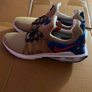 *SEND BEST OFFERS* Nike Shox Gravity USA World Cup AR1999-700